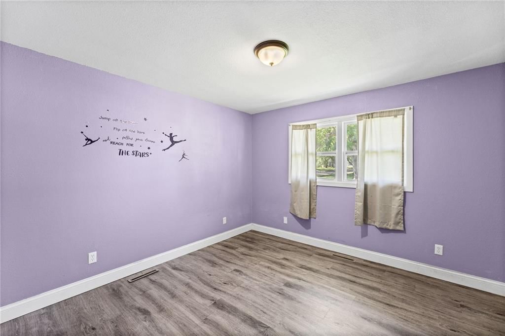 123 W Douglas Street — photo 17