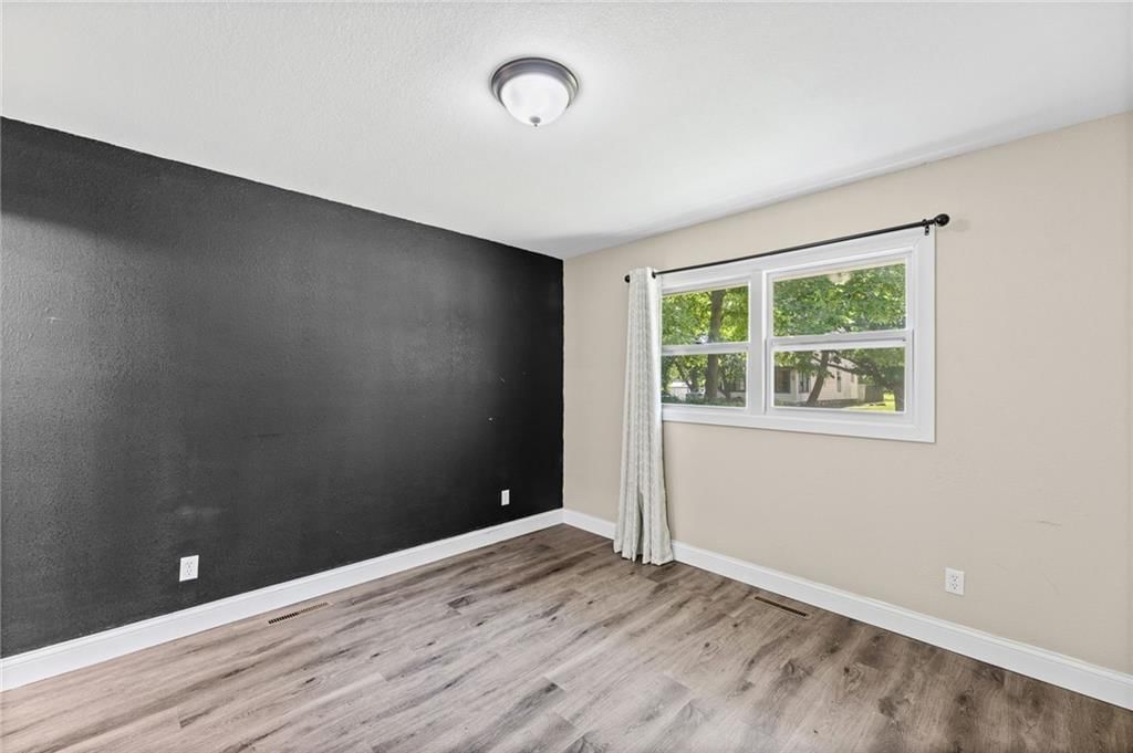 123 W Douglas Street — photo 21
