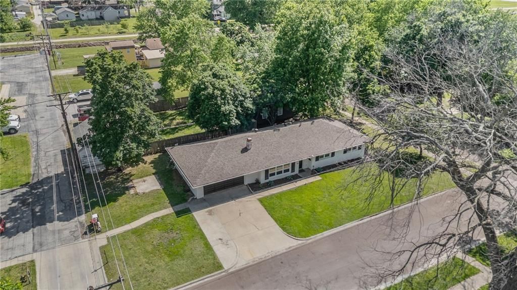 123 W Douglas Street — photo 28