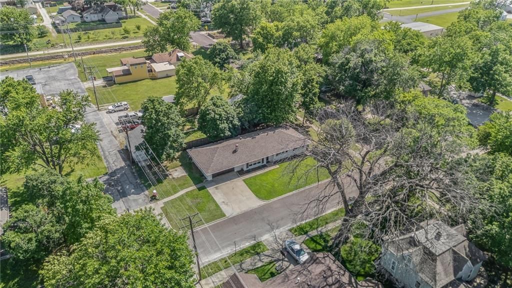 123 W Douglas Street — photo 29