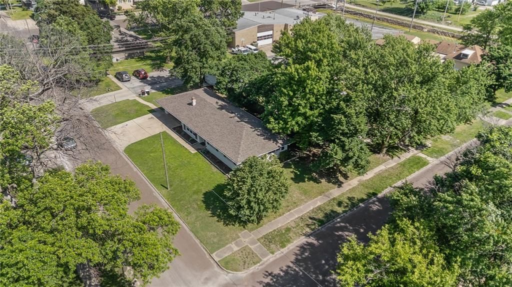123 W Douglas Street — photo 30