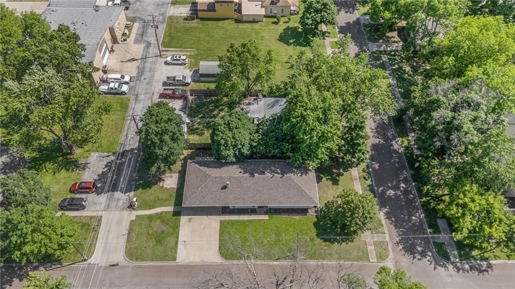 123 W Douglas Street — photo 31