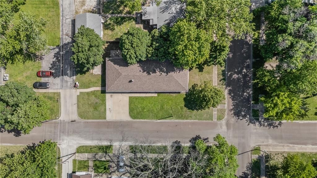 123 W Douglas Street — photo 41