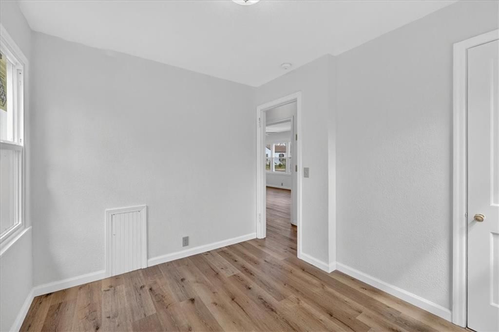7256 Hasbrook Avenue — photo 9