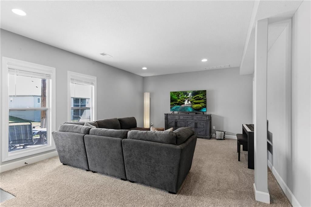 7425 NW Douglas Court — photo 24