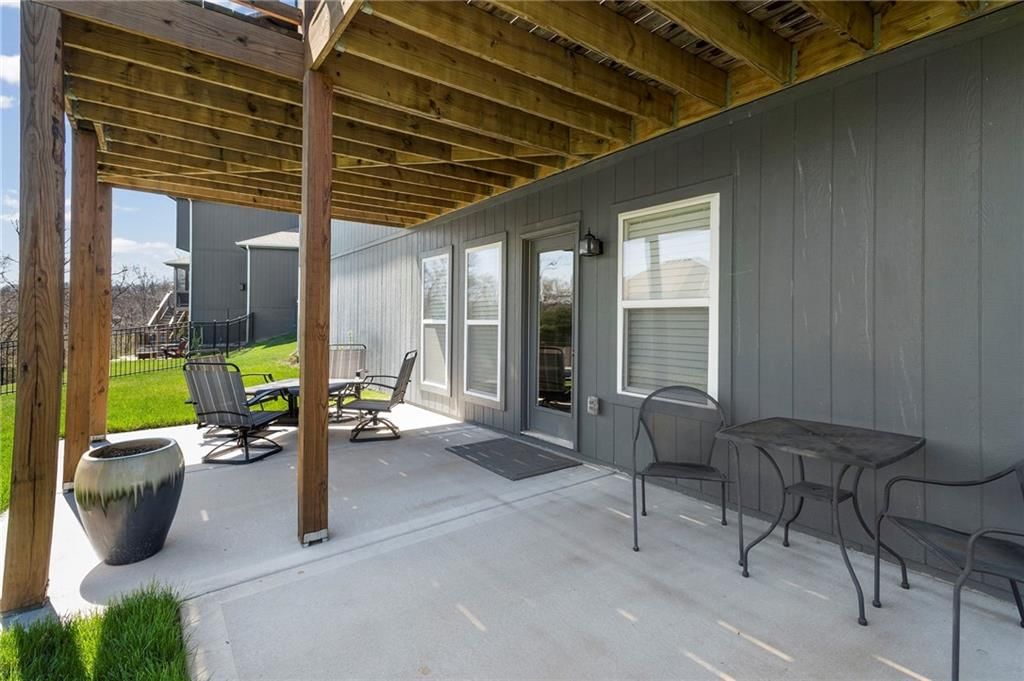 7425 NW Douglas Court — photo 35