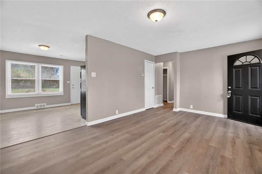 11302 MANCHESTER Avenue — photo 4