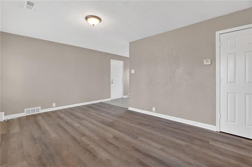 11302 MANCHESTER Avenue — photo 6