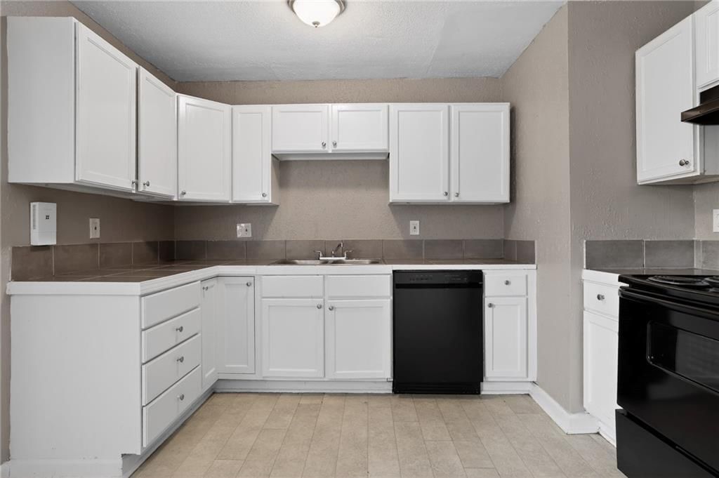 11302 MANCHESTER Avenue — photo 10