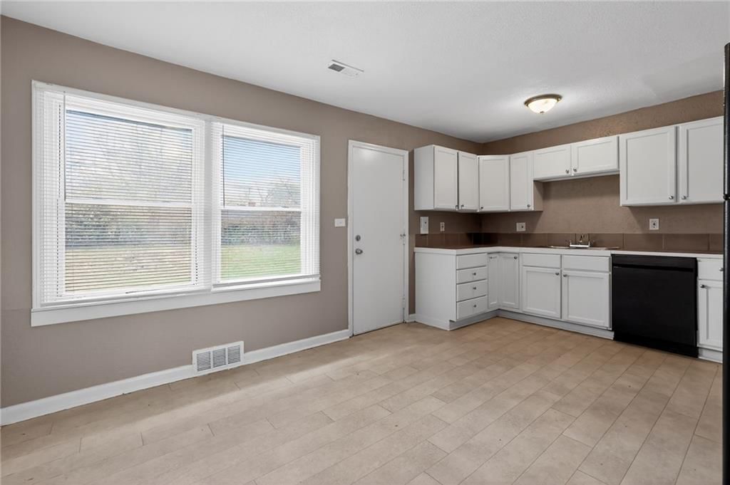 11302 MANCHESTER Avenue — photo 13