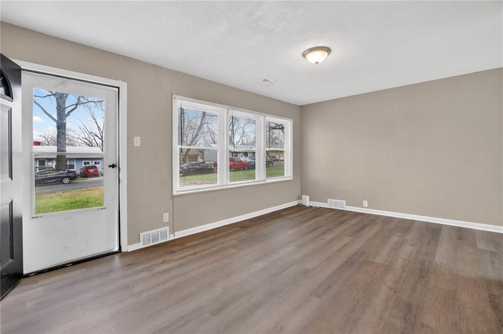 11302 MANCHESTER Avenue — photo 14