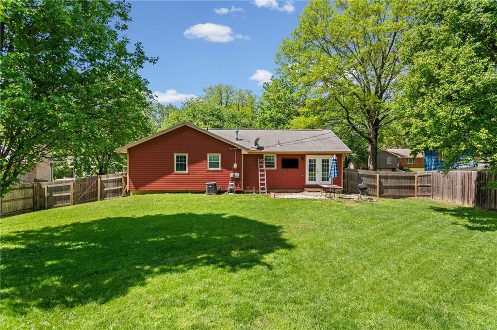 6817 NW Pleasant View Drive — photo 16