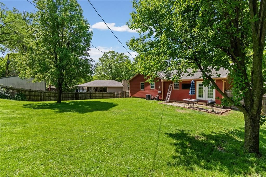 6817 NW Pleasant View Drive — photo 27