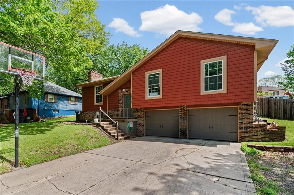 6817 NW Pleasant View Drive — photo 29