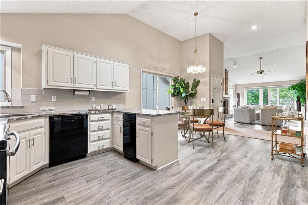 12025 Hemlock Street — photo 10