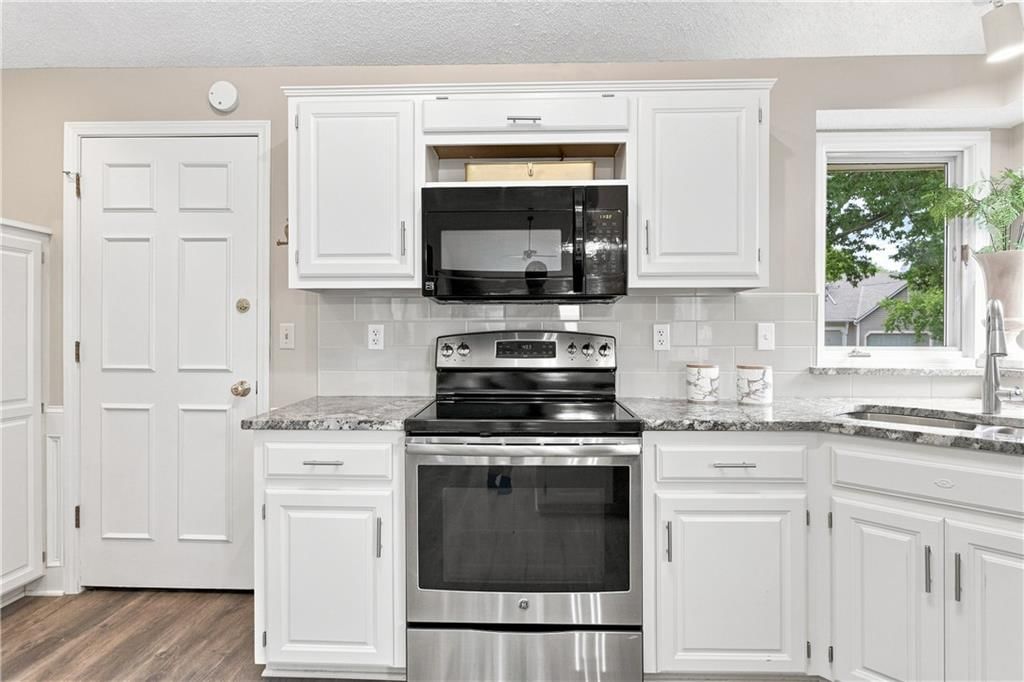 12025 Hemlock Street — photo 14