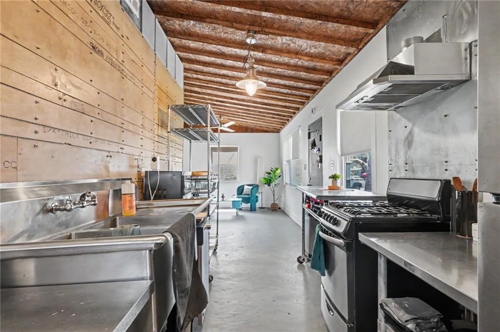 1516 Powers Street — photo 10