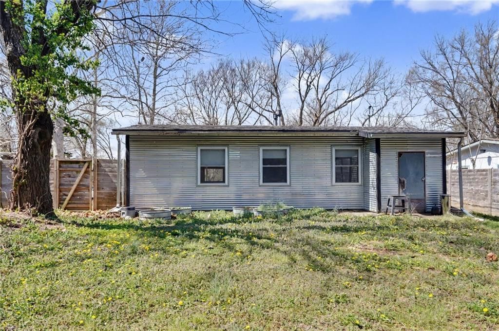 1516 Powers Street — photo 21