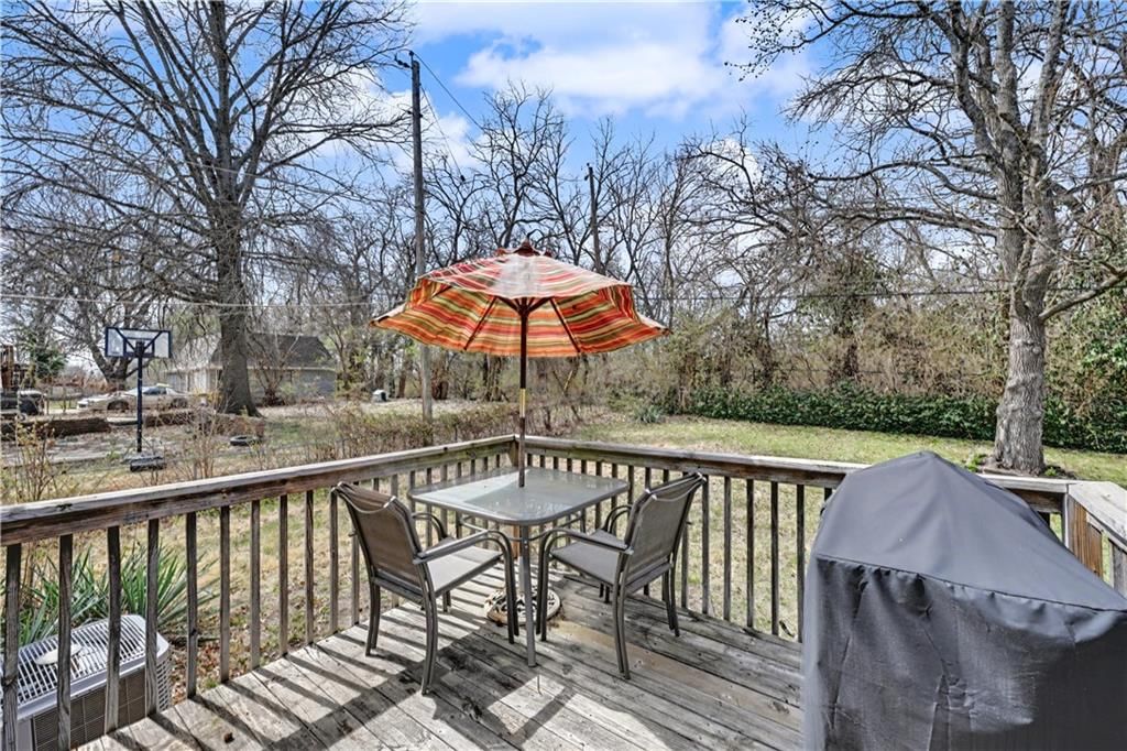 9810 Hardesty Avenue — photo 31