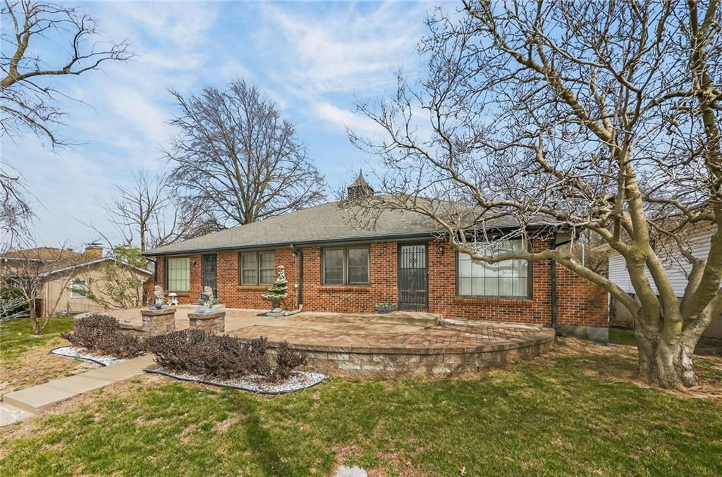 4415 Sterling Avenue — photo 2