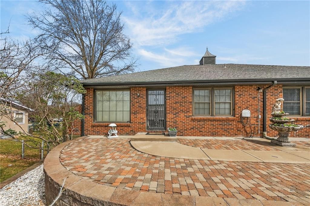 4415 Sterling Avenue — photo 5