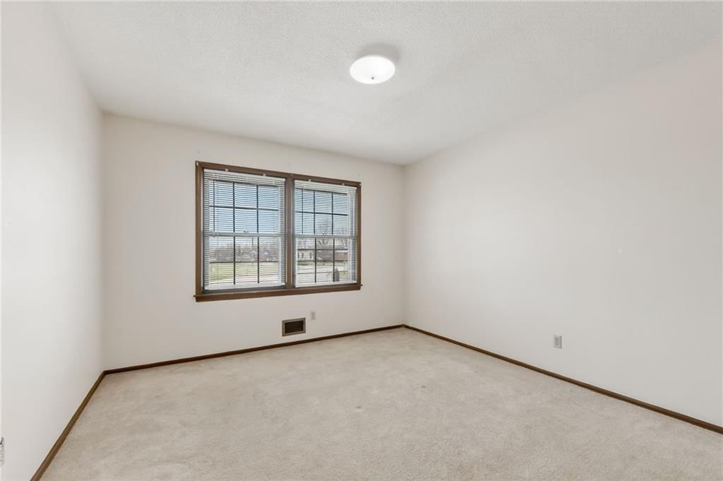 4415 Sterling Avenue — photo 21