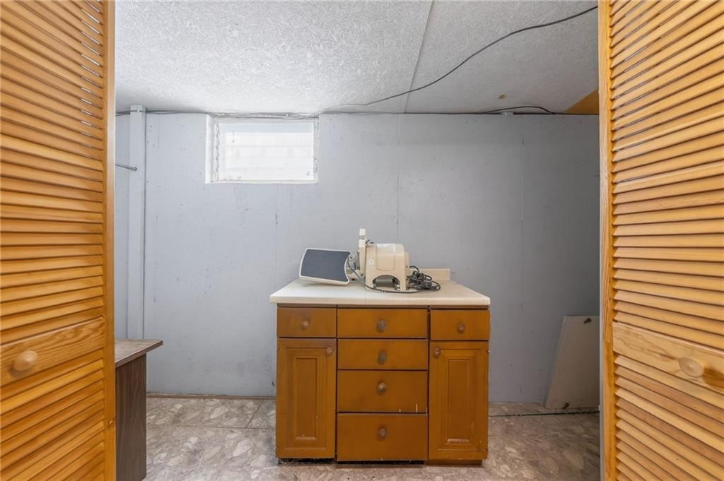 4415 Sterling Avenue — photo 31