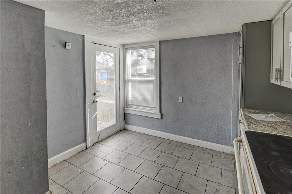 113 N White Avenue — photo 19