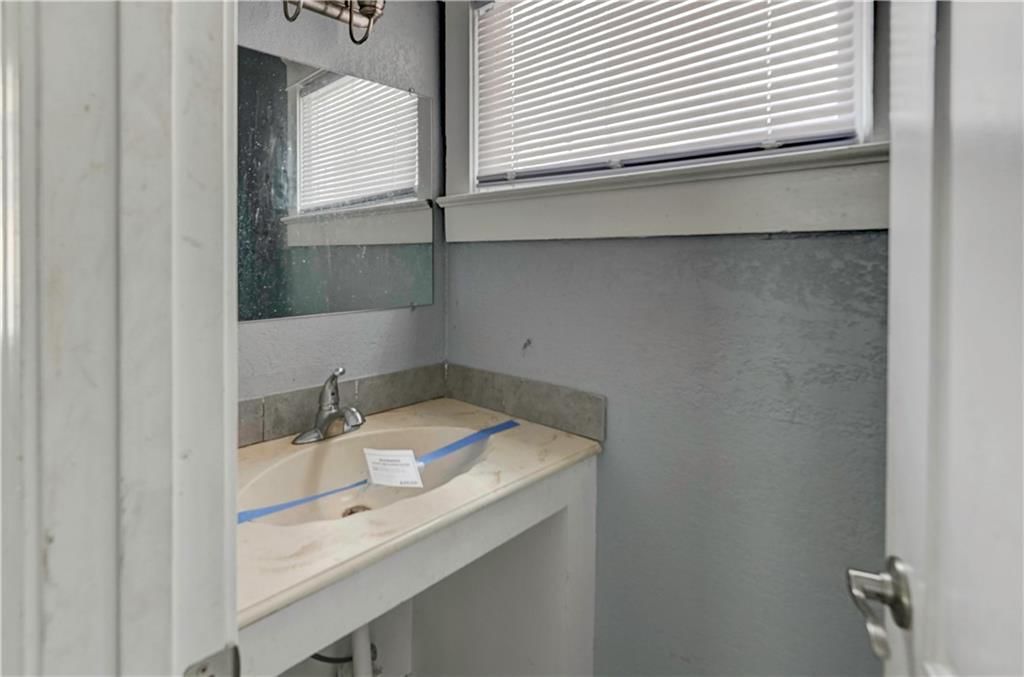 113 N White Avenue — photo 23