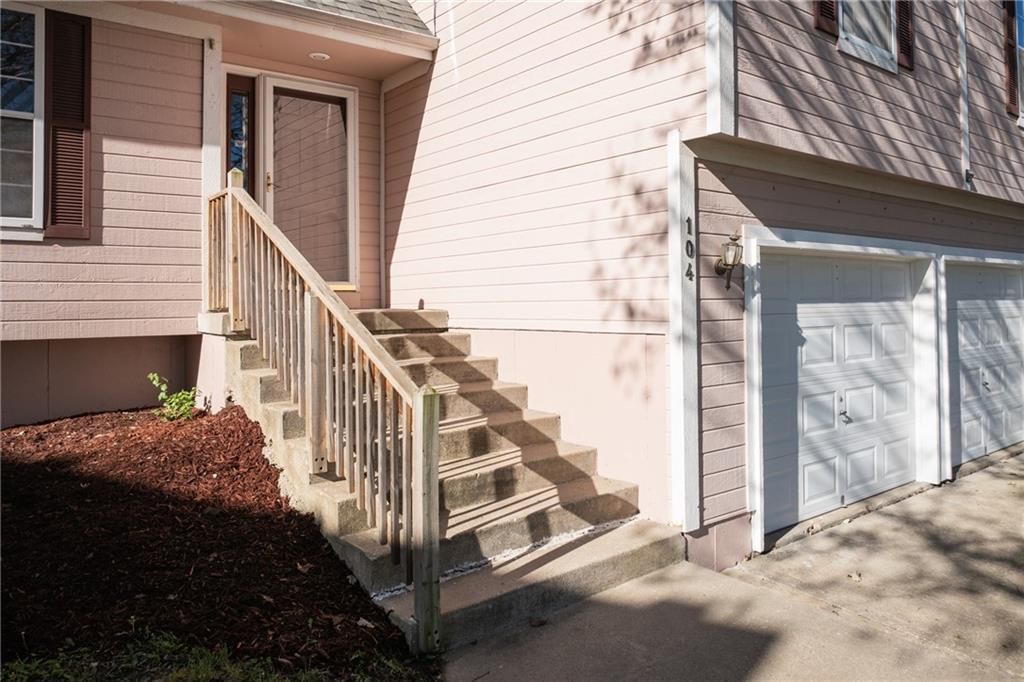 104 NE Stonebridge Court — photo 3