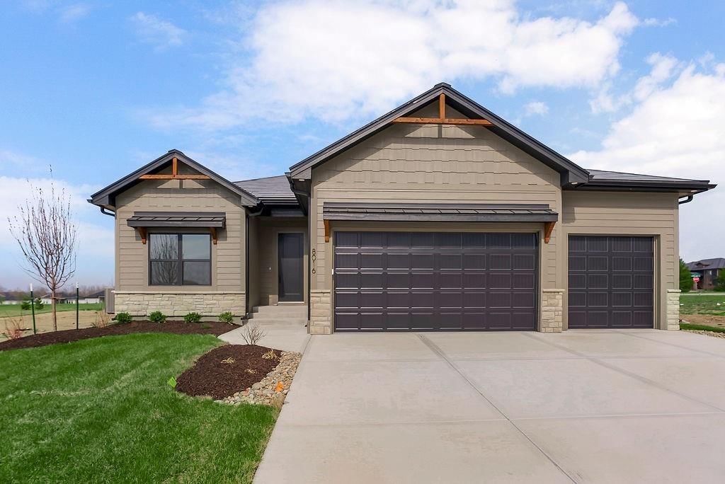 8016 SE Hoot Owl Street — photo 1
