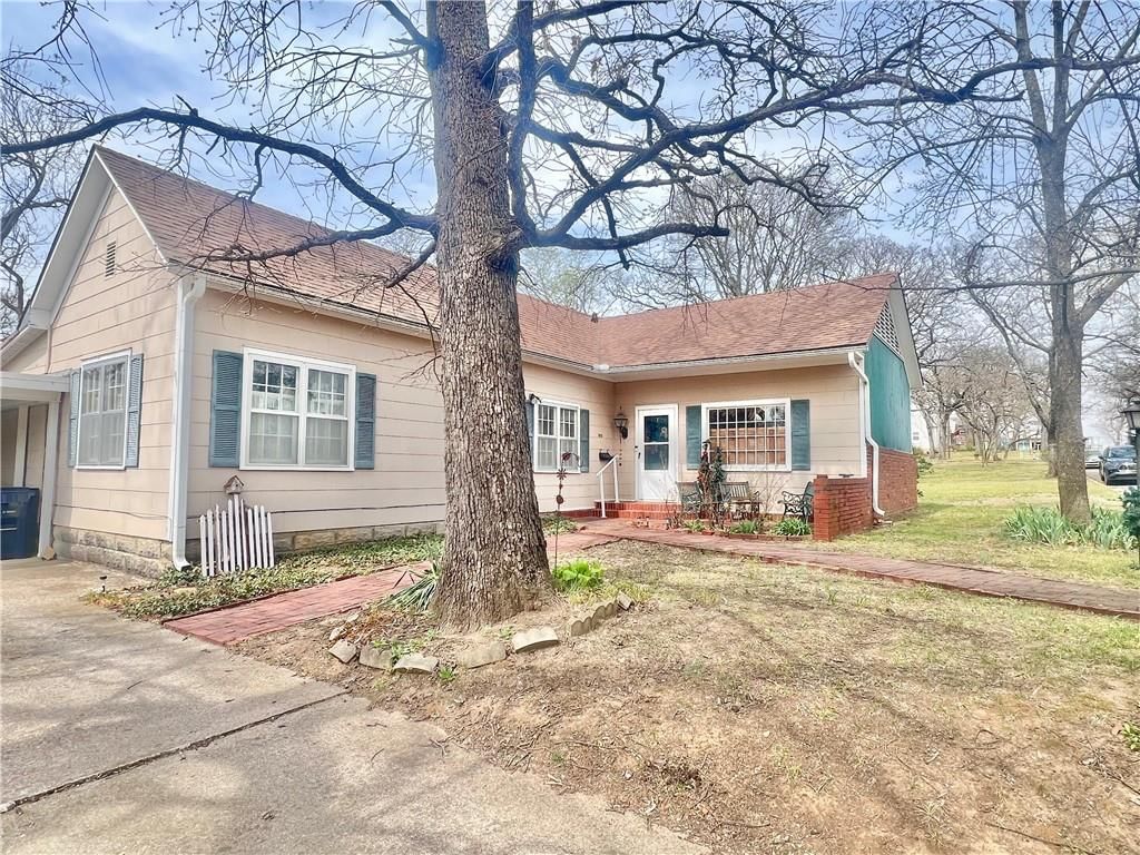 1015 N 2nd Street, Independence, KS