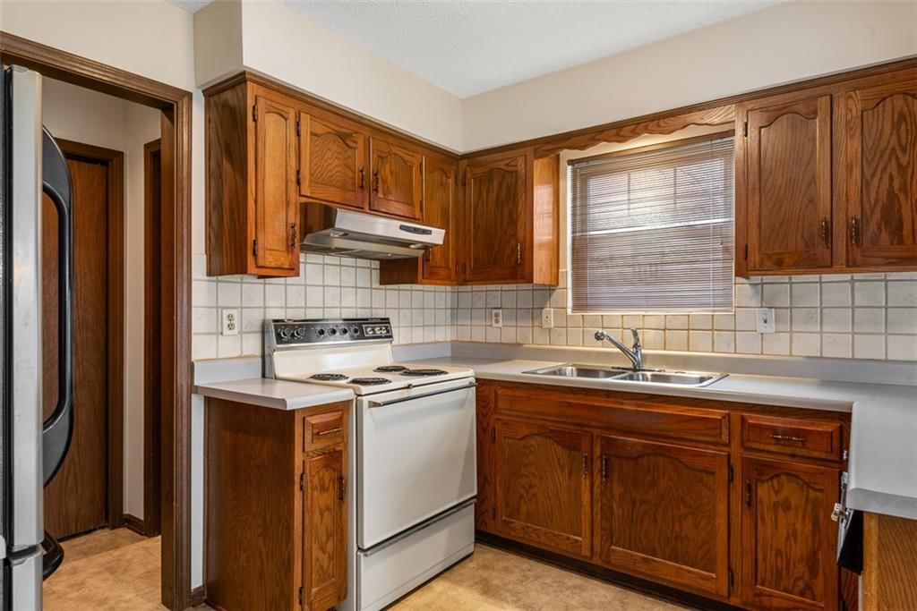 10128 W 86th Terrace — photo 9