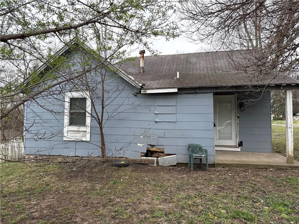 301 E 5th Street — photo 4