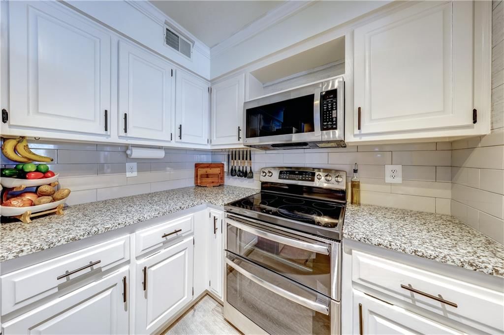 6527 Halsey Street — photo 2