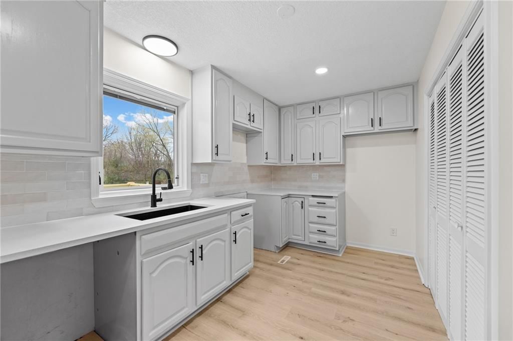 8827 Sni A Bar Road — photo 14