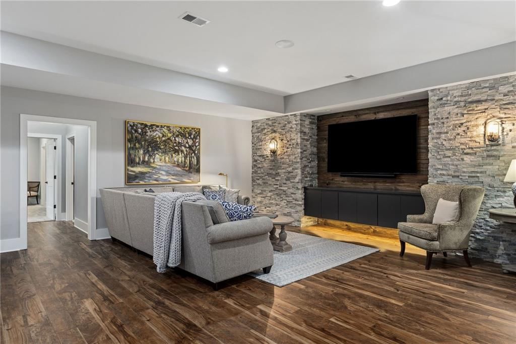 16913 Bond Street — photo 67