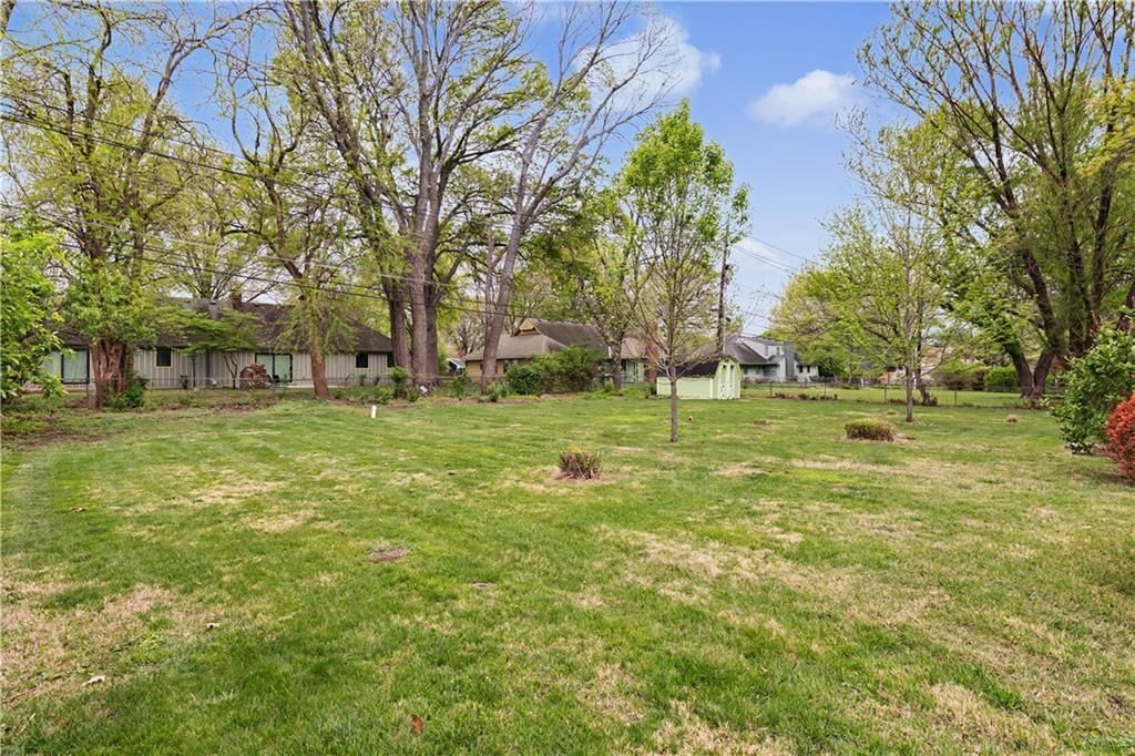 401 W 114 Terrace — photo 11