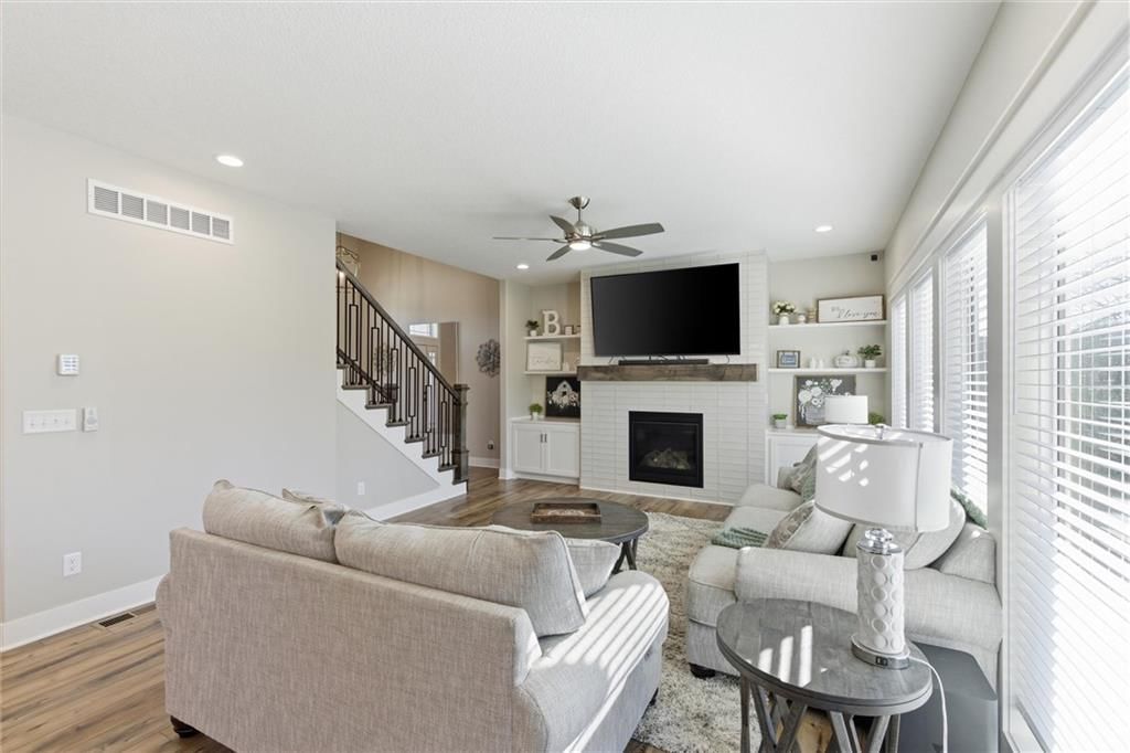 308 E Oak Street — photo 4
