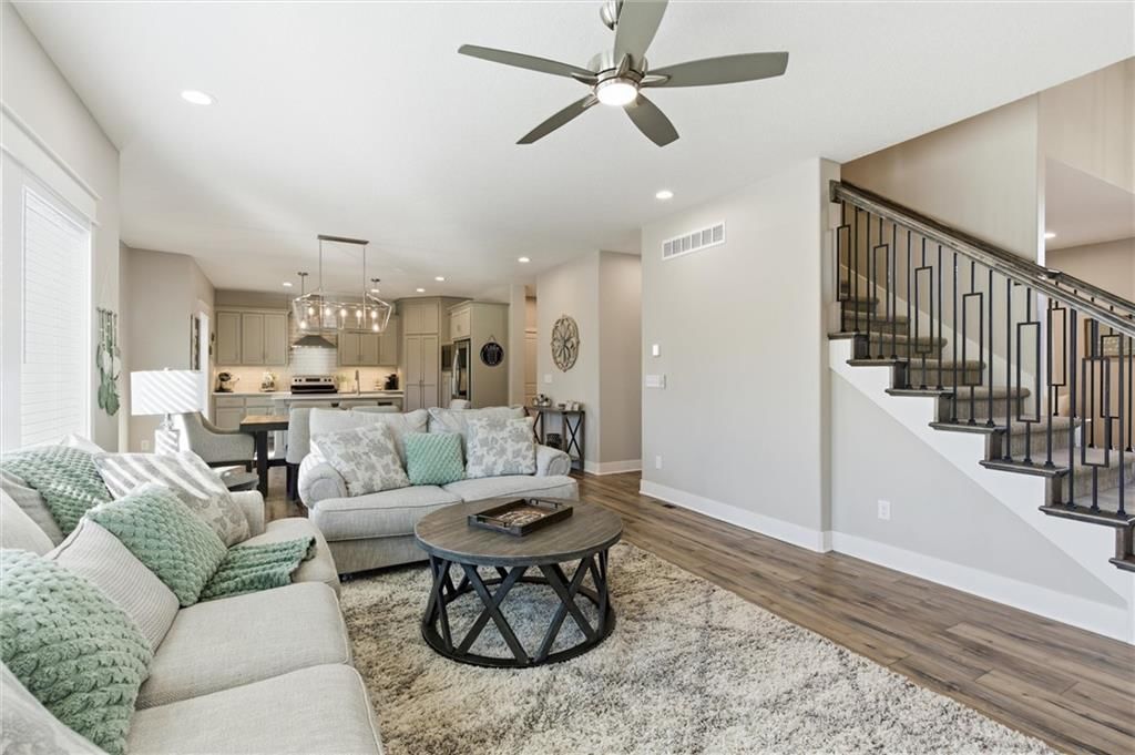 308 E Oak Street — photo 8