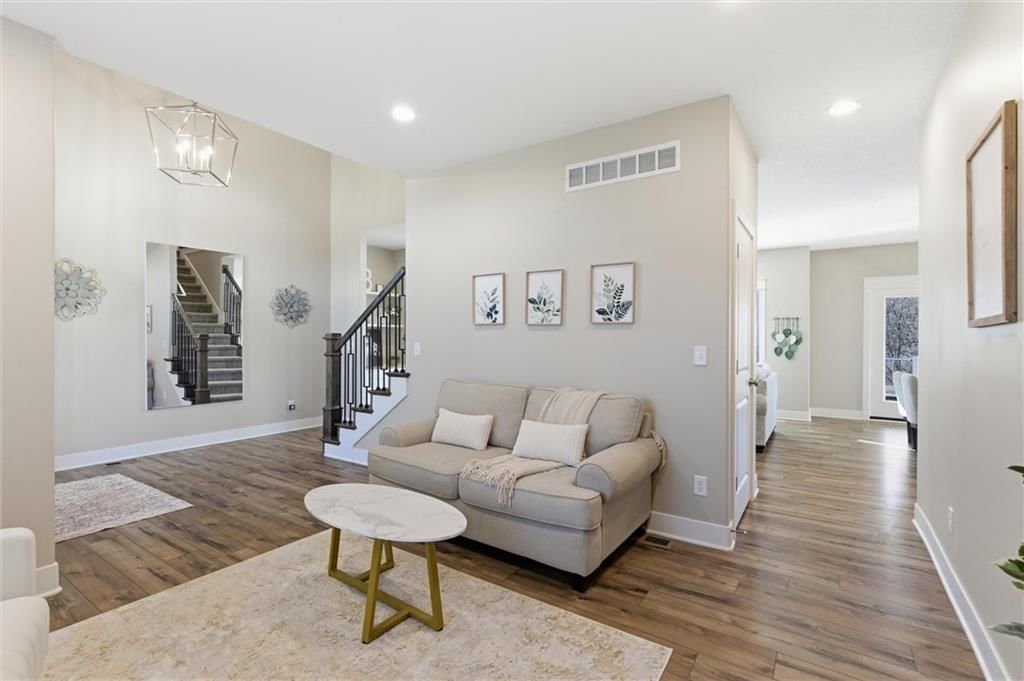 308 E Oak Street — photo 9