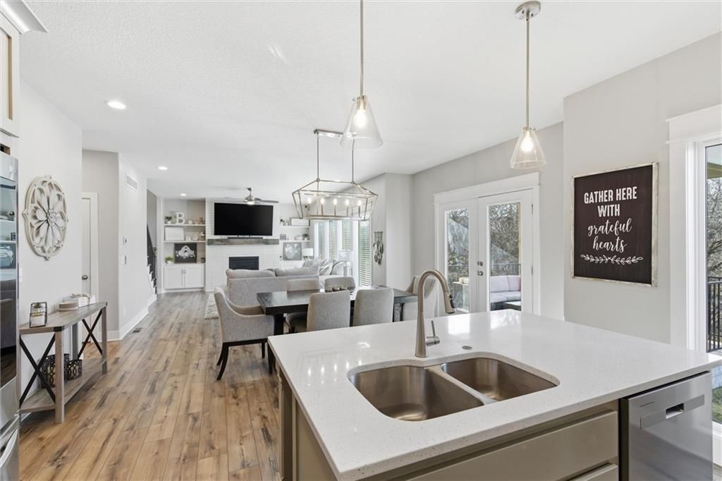 308 E Oak Street — photo 15