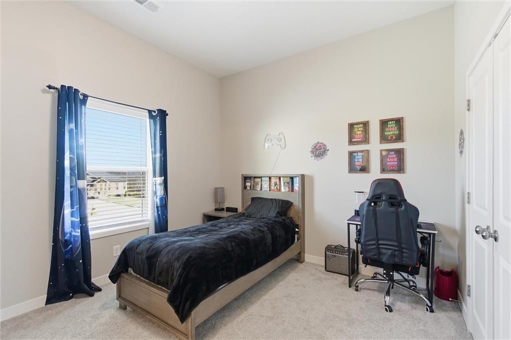 308 E Oak Street — photo 26