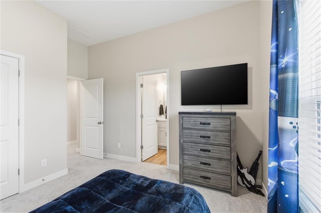 308 E Oak Street — photo 27