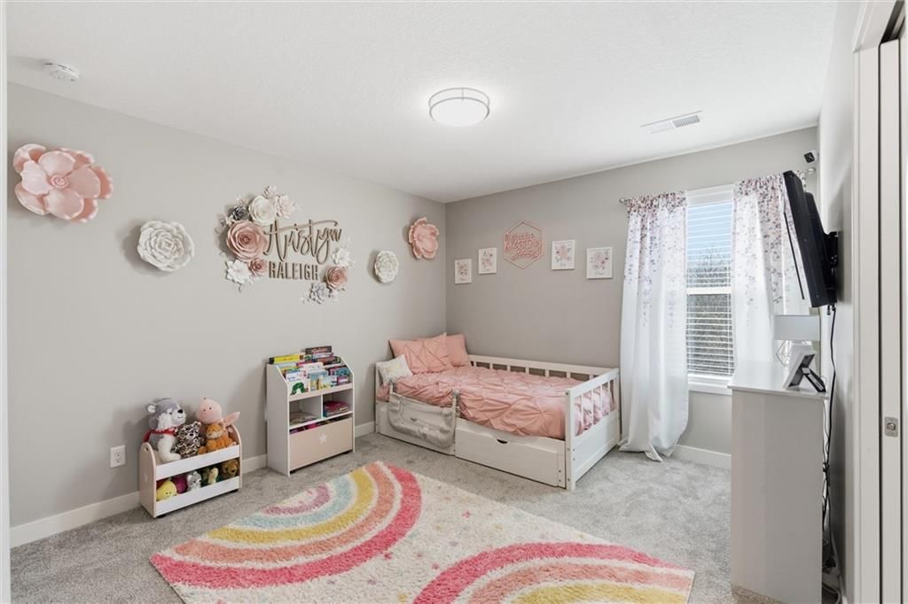 308 E Oak Street — photo 29
