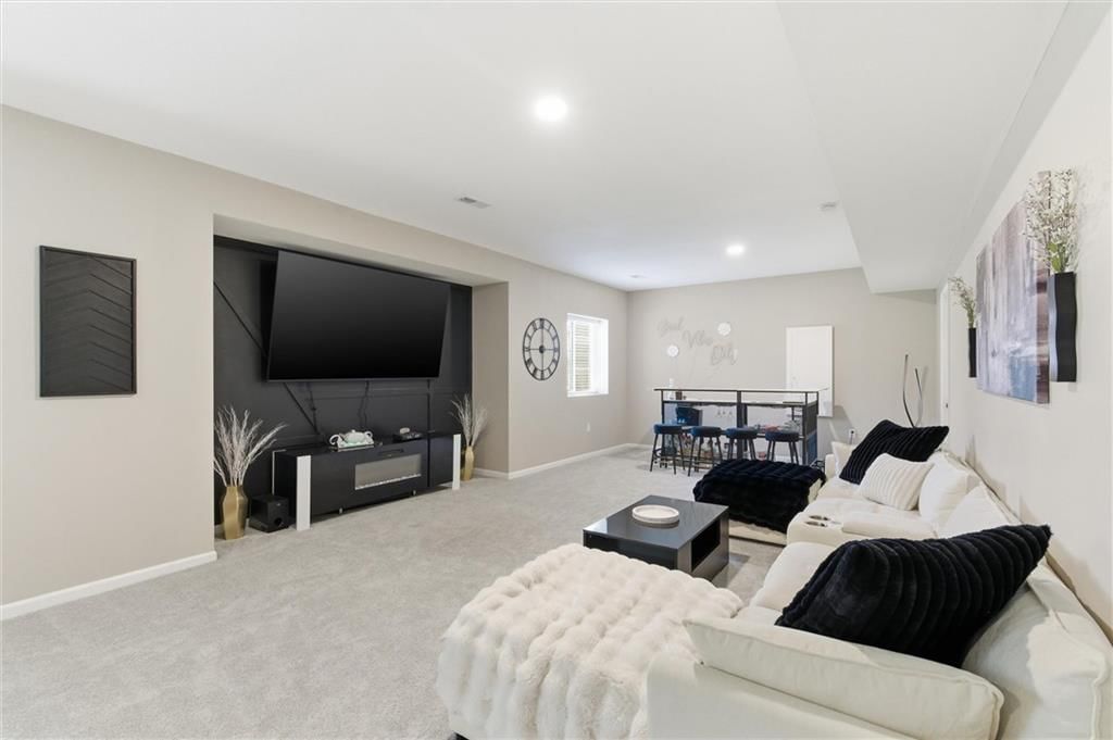 308 E Oak Street — photo 31