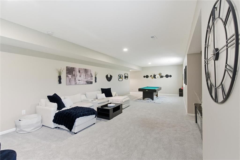308 E Oak Street — photo 33