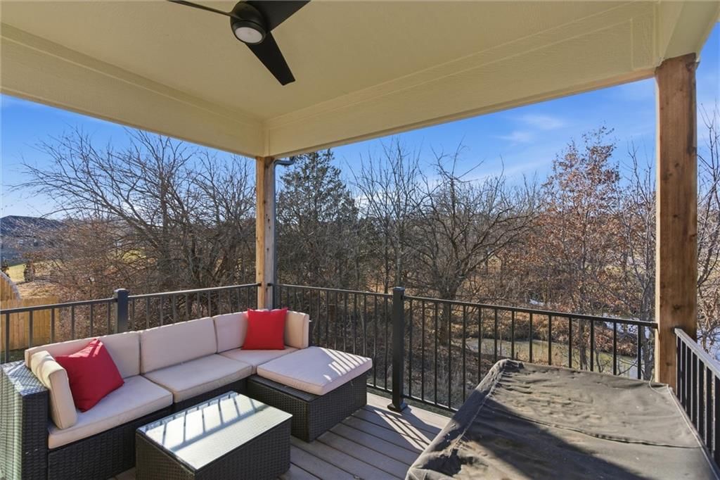 308 E Oak Street — photo 37