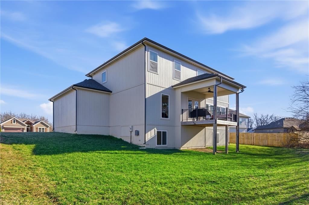 308 E Oak Street — photo 39