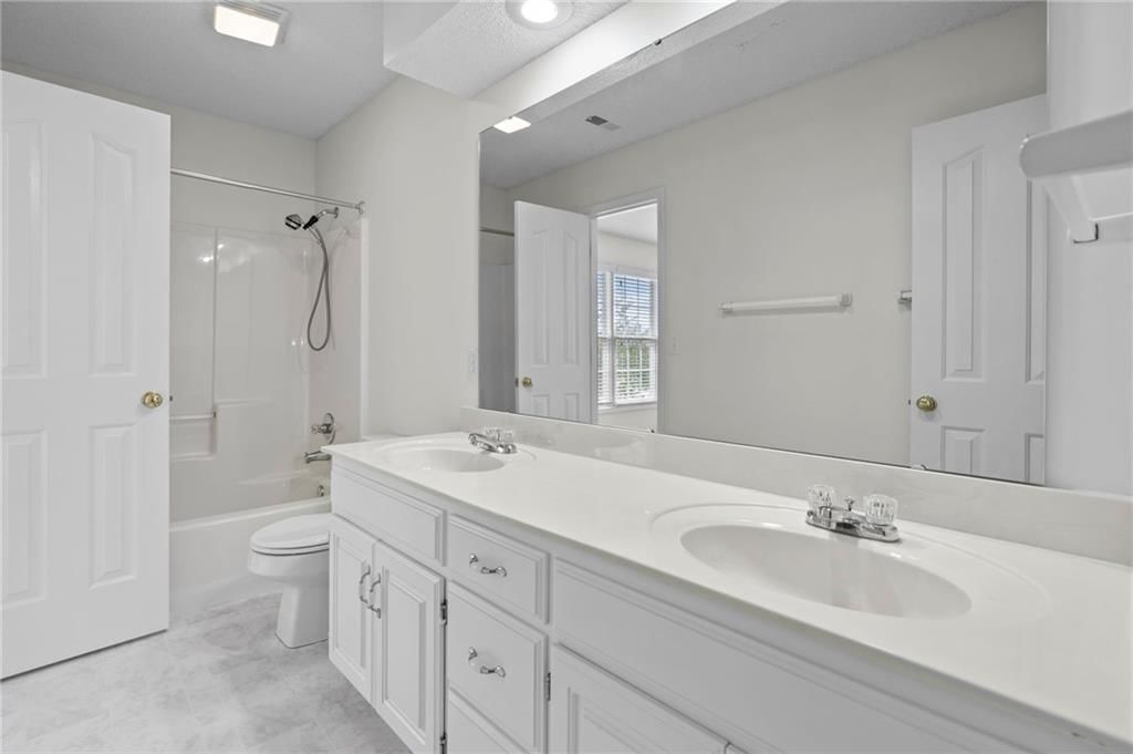 2638 W Catalpa Street — photo 32